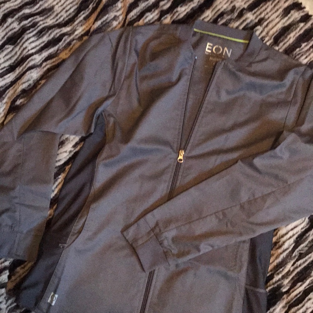 Eon by Maevn NWOT Scrub Jacket Small